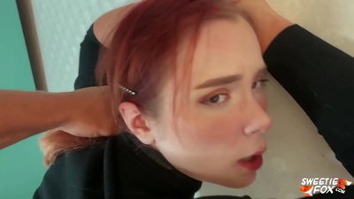 Mwamuna Anathyoledwa Mkamwa ndi Pussy Omvera Redheaded Skimpy ndi Cum pa mawere